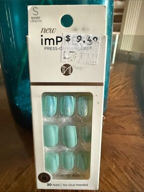 imPRESS Mint Green Short Length Press-On Nails with Shimmery Accents